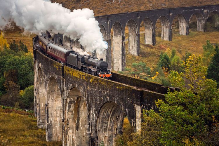 Glenfinnan viaduct railway on West Highland, Scotland © Shutterstock